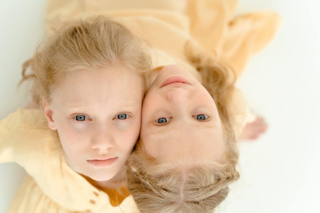 Should you tell your twins who is older